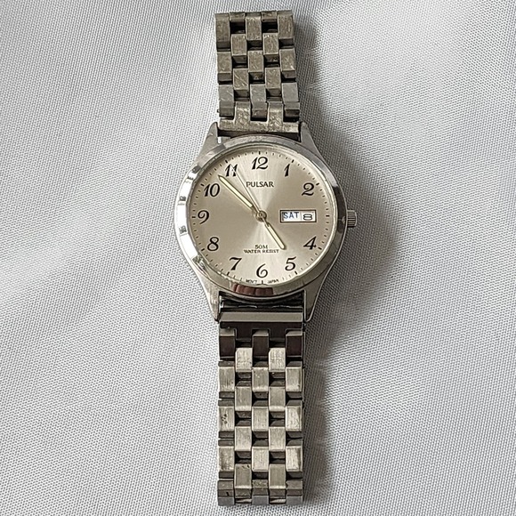 Pulsar Day Date Silver Tone Analog Watch‎ 50M Water Resist Classic Wristwatch - Picture 1 of 8